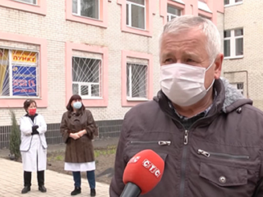 В разгар пандемии: из роддома в Сумах увольняют полсотни медиков