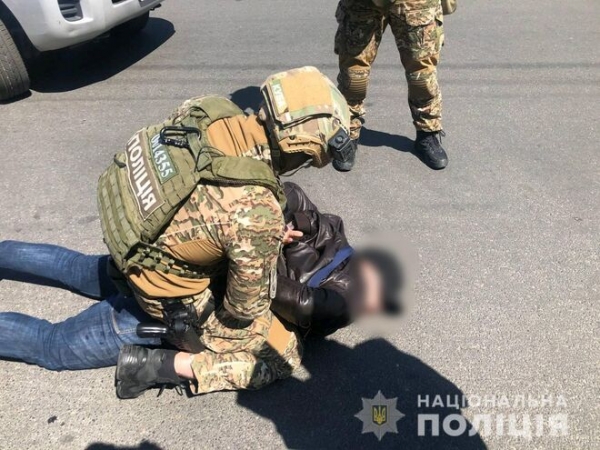 
Требовали "долги" с иностранцев: Нацполиция задержала группу вымогателей
