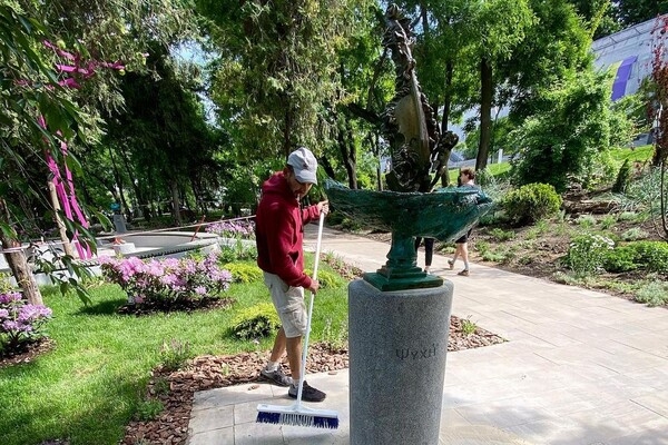 Вперед за новыми фото: в Греческом парке установили две скульптуры