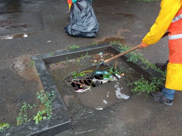 Дождь затопил две улицы в Одессе. Фото