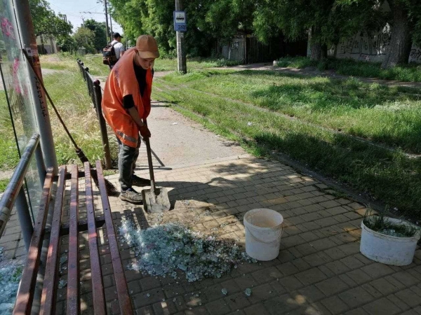 В Одессе второй раз за месяц разбили одну и ту же остановку. Фото