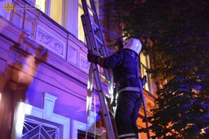 В Одессе горели ресторан и жилая квартира: спасли десятки людей