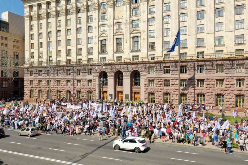 Тисячі представників бізнесу протестували в столиці проти нових правил для МАФів