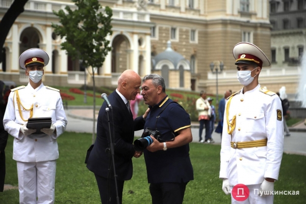 На Аллее звезд в Одессе открыли три новых имени: писателя, художника и драматурга. Фото