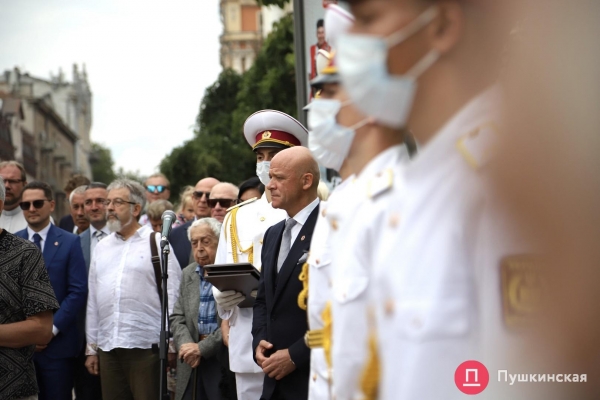 На Аллее звезд в Одессе открыли три новых имени: писателя, художника и драматурга. Фото