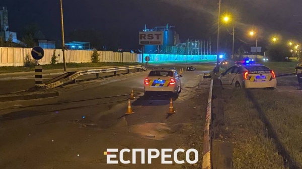 Смертельное ДТП в Киеве: скутер влетел в отбойник
