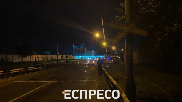 Смертельное ДТП в Киеве: скутер влетел в отбойник