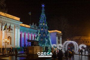 Главную елку Одессы признали одной из самых красивых в Украине