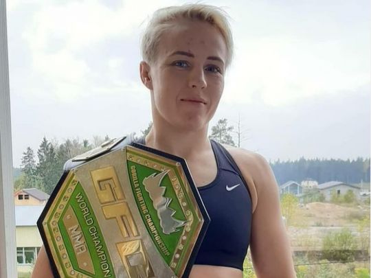 Російська боєць ММА ледь не згоріла живцем: страшна пожежа потрапила на відео