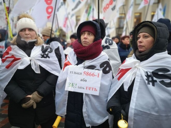 
"РРО уничтожают малый бизнес": тысячи "фопов" под Радой требуют защитить "упрощенку" – видео
