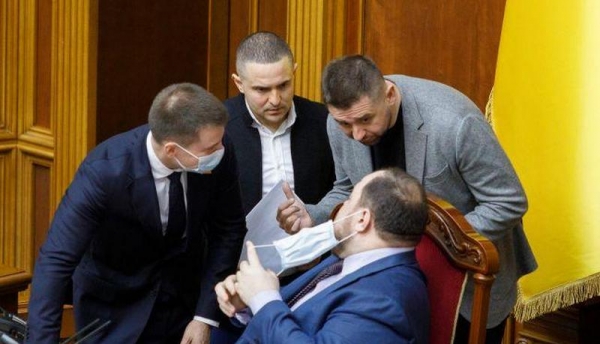 У Зеленского хотят переписать Конституцию: что может измениться в 2022 году