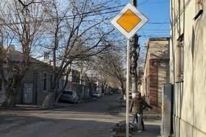 В Одессе внедряют новые схемы движения и устанавливают дорожные знаки