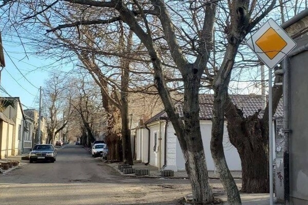 В Одессе внедряют новые схемы движения и устанавливают дорожные знаки