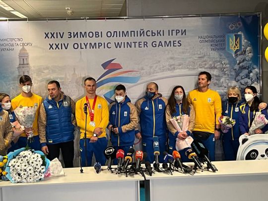 «Медаль — для всієї України»: віцечемпіон Олімпіади-2022 Абраменко повернувся з Пекіна додому