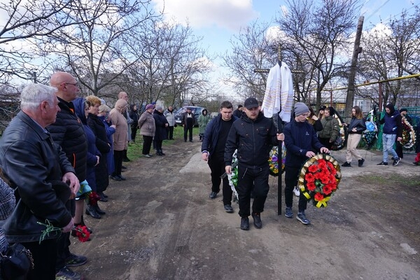 Удар по Красноселке: в Одесской области попрощались еще с двумя погибшими