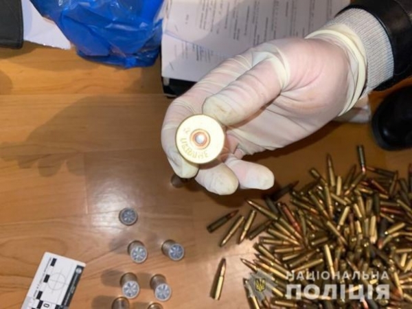 В Киеве пьяный мужчина открыл огонь в подъезде многоэтажки
