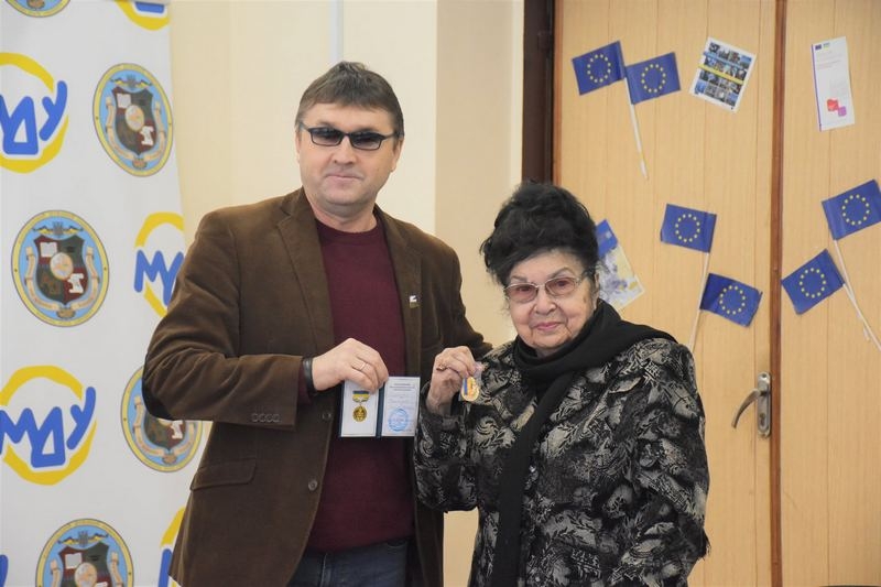 «Кремлівські нелюди розбомбили і її будинок»: у Маріуполі загинула 87-річна письменниця