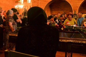 "Почему Россия хочет нас убивать?": в Одесской области простились с четырьмя погибшими в Сергеевке