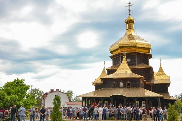 "Почему Россия хочет нас убивать?": в Одесской области простились с четырьмя погибшими в Сергеевке