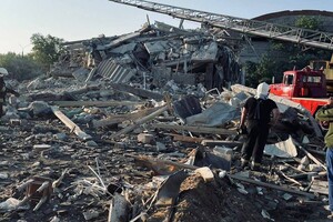 Спасатели показали последствия ночного ракетного удара по Сергеевке (фото, видео)