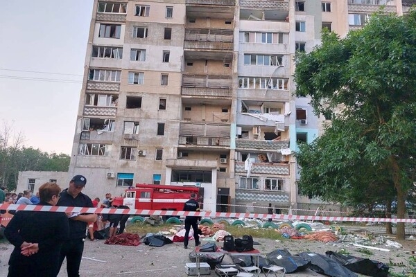 Спасатели показали последствия ночного ракетного удара по Сергеевке (фото, видео)