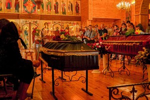 "Почему Россия хочет нас убивать?": в Одесской области простились с четырьмя погибшими в Сергеевке
