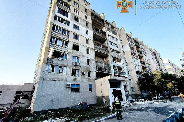 Спасатели показали последствия ночного ракетного удара по Сергеевке (фото, видео)