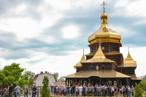 "Почему Россия хочет нас убивать?": в Одесской области простились с четырьмя погибшими в Сергеевке