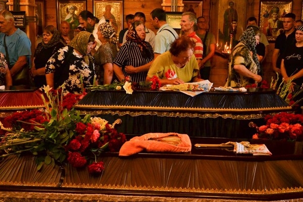 "Почему Россия хочет нас убивать?": в Одесской области простились с четырьмя погибшими в Сергеевке