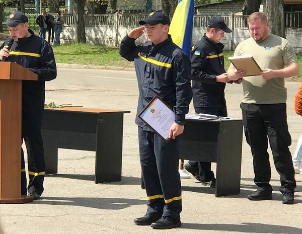 Відкопував людей руками та шукав під завалами по голосу: боксер розповів про гасіння пожежі у ТЦ у Кременчуці