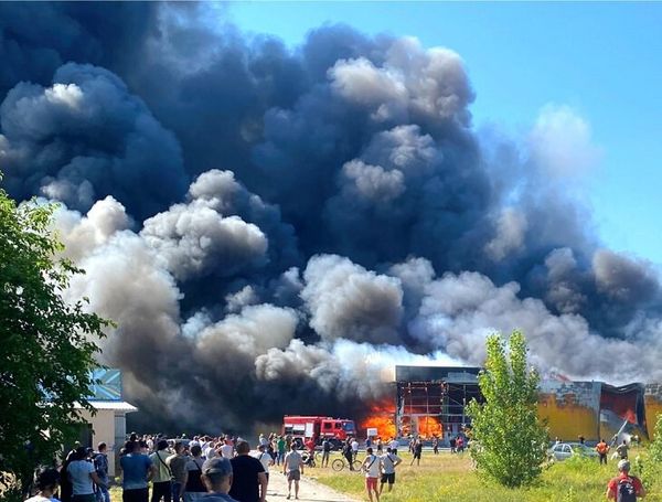 Відкопував людей руками та шукав під завалами по голосу: боксер розповів про гасіння пожежі у ТЦ у Кременчуці