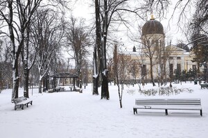 Гололед и санки: в Одессу пришла настоящая зима (фото)