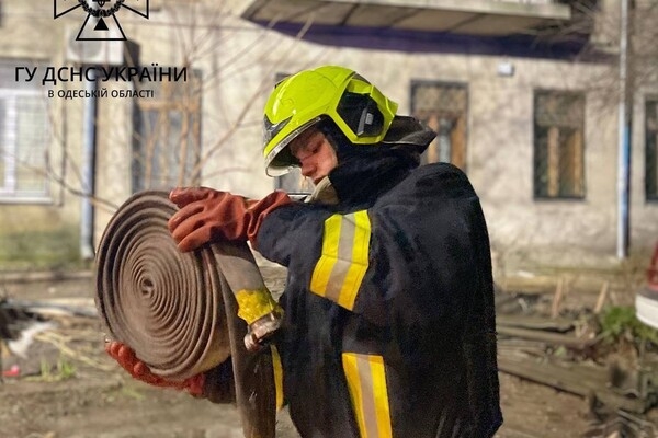 На Молдаванке загорелся двухэтажный дом: его тушили 35 спасателей