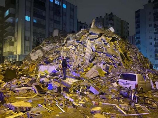 Катастрофічний землетрус у Туреччині: десятки загиблих, зруйновано сотні будівель (фото, відео)