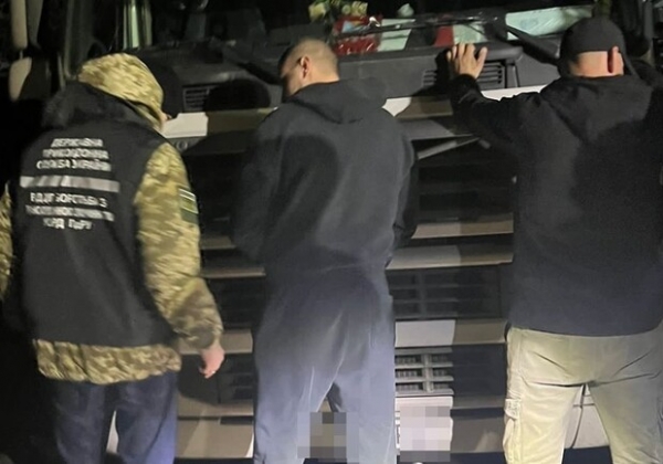 Прятался под одеялом в грузовике: в Одесской области уклонист пытался незаконно пересечь границу