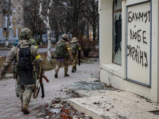 «Боєць писав, що вражений такою бібліотекою української літератури в бахмутській квартирі»: журналістка поділилась щемливою історією
