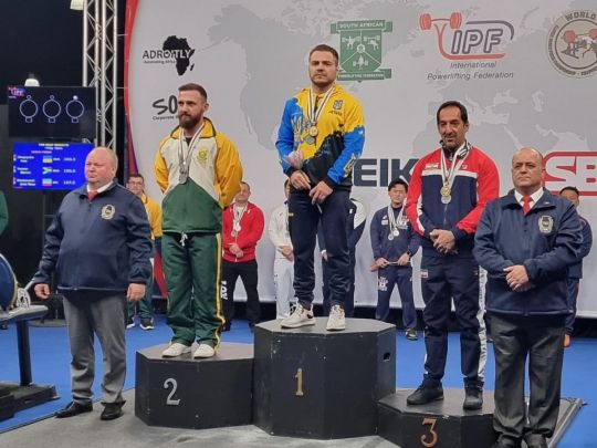 Українець Чупринко з рекордом став чемпіоном світу та не потиснув руку представнику країни-пособника війни (відео)