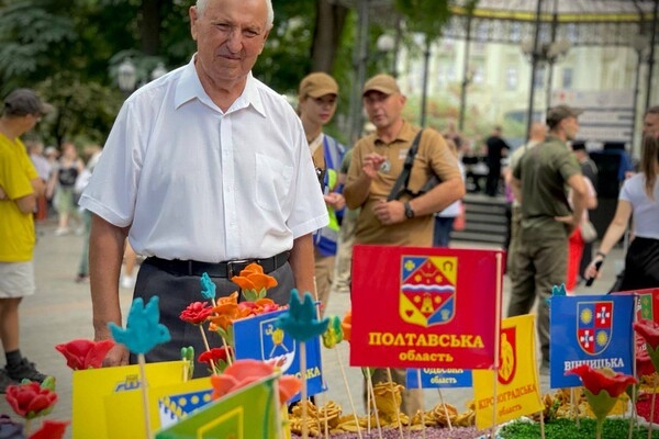 Борщ с бычками у библиотеки и концерт в Горсаду: как одесситы отмечали День независимости