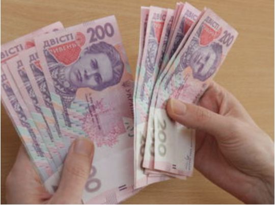 Частину українських педагогів зобов’язали повернути 6,5 тисяч грн: в чому справа