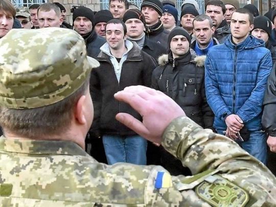 Повістки зможуть роздавати комунальники і власники будинків: що задумали в Раді