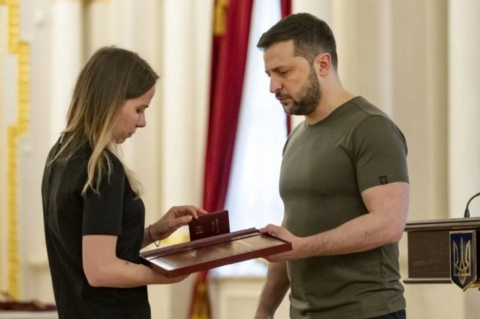 «За що загинув твій чоловік?»: відома блогерка з Бахмуту цинічно образила дружину Героя України Олега Адамовського