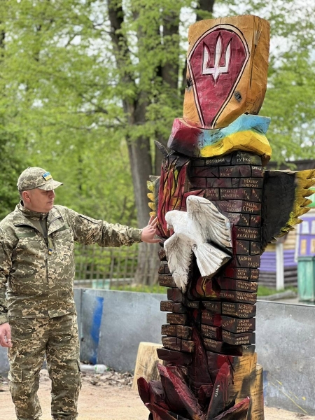 «Зупиняються військові, їхні родичі, а цивільні, на жаль, рідко»: після поранення захисник здолав тисячу км заради збору коштів побратимам