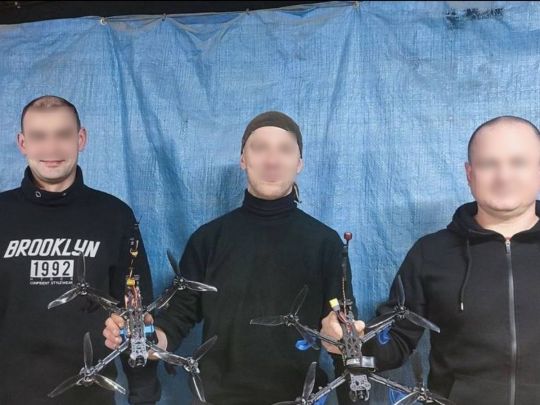 Волонтери з Київщини вдома виготовляють дрони-бомбери та камікадзе для військових: як допомогти нищити ворога