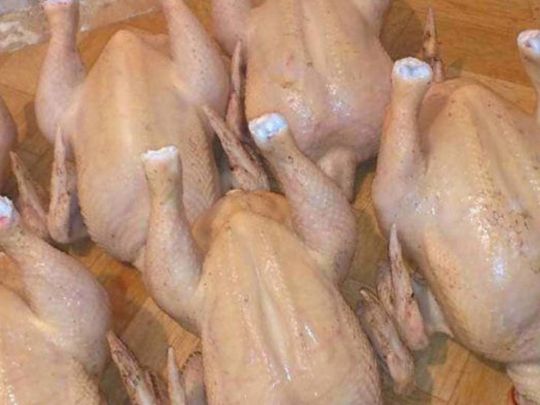 Чи можна відварити заморожену курку: шеф-кухар каже «так», але є нюанс