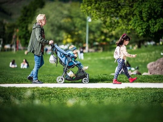 «Муніципальна няня» стала доступною для більшої кількості українських сімей: що це за послуга та як нею скористатися