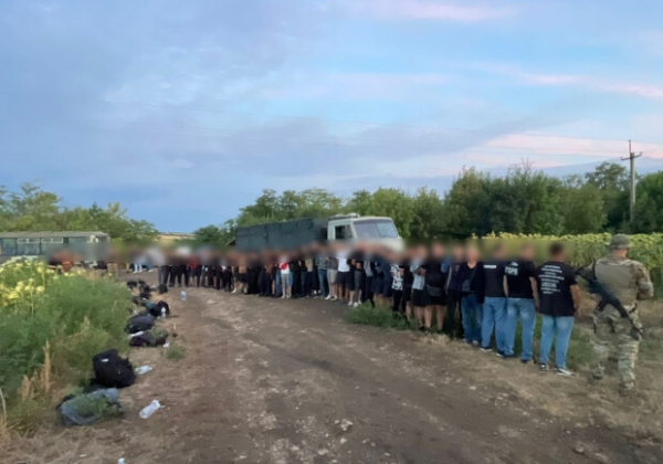 В Одесской области в "КАМАЗЕ" задержали 48 военнообязанных, которые пытались сбежать в ПМР