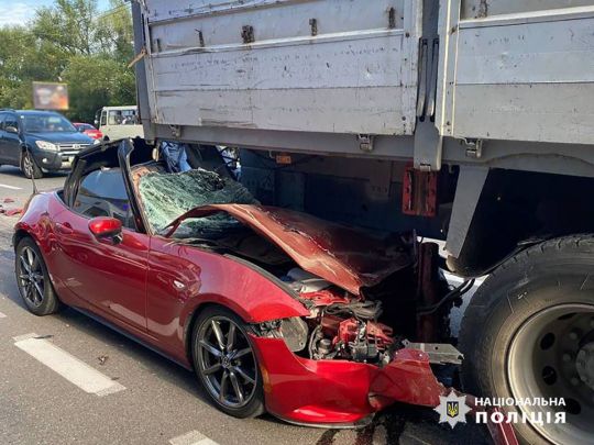 В Києві сталася смертельна ДТП з легковиком та вантажним автомобілем: загинув водій