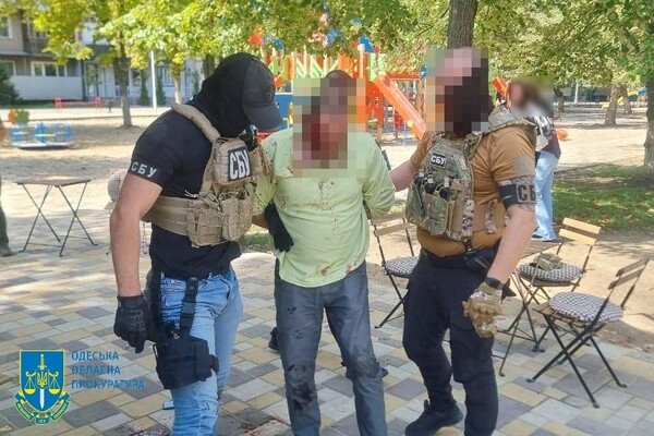 Переправлял уклонистов в Румынию: в Одесской области разоблачили экс-начальника отдела исполнительной службы