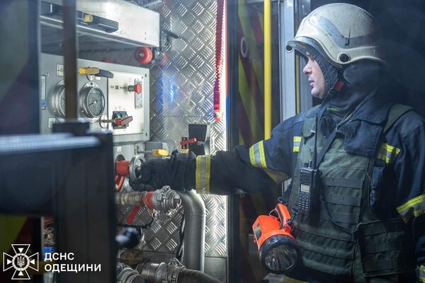 В Одессе произошел мощный пожар: горело складское здание