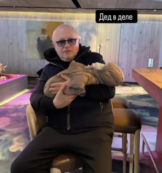 «Дід при справі»: Суркіс показав свого новонародженого онука (фото)